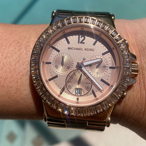 COPY - Rose gold Michael Kors watch - Picture 4 of 8